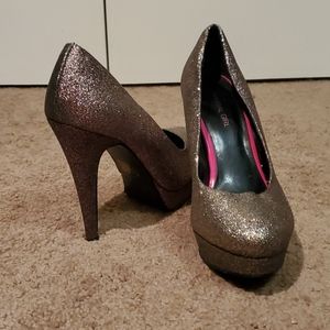 Gold sparkling women's high heels